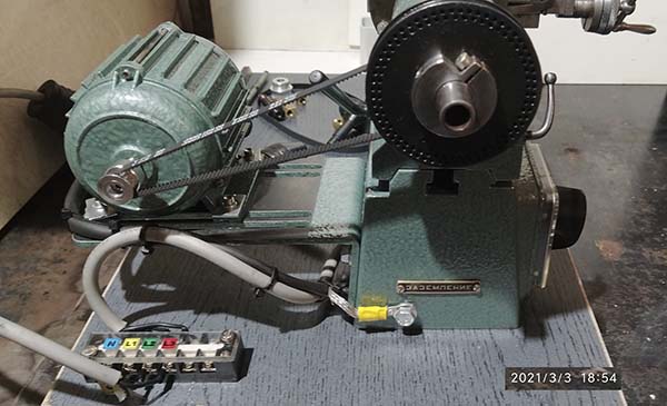 Фото токарного настільного верстата 1600 Фото токарного настільного верстата 1600